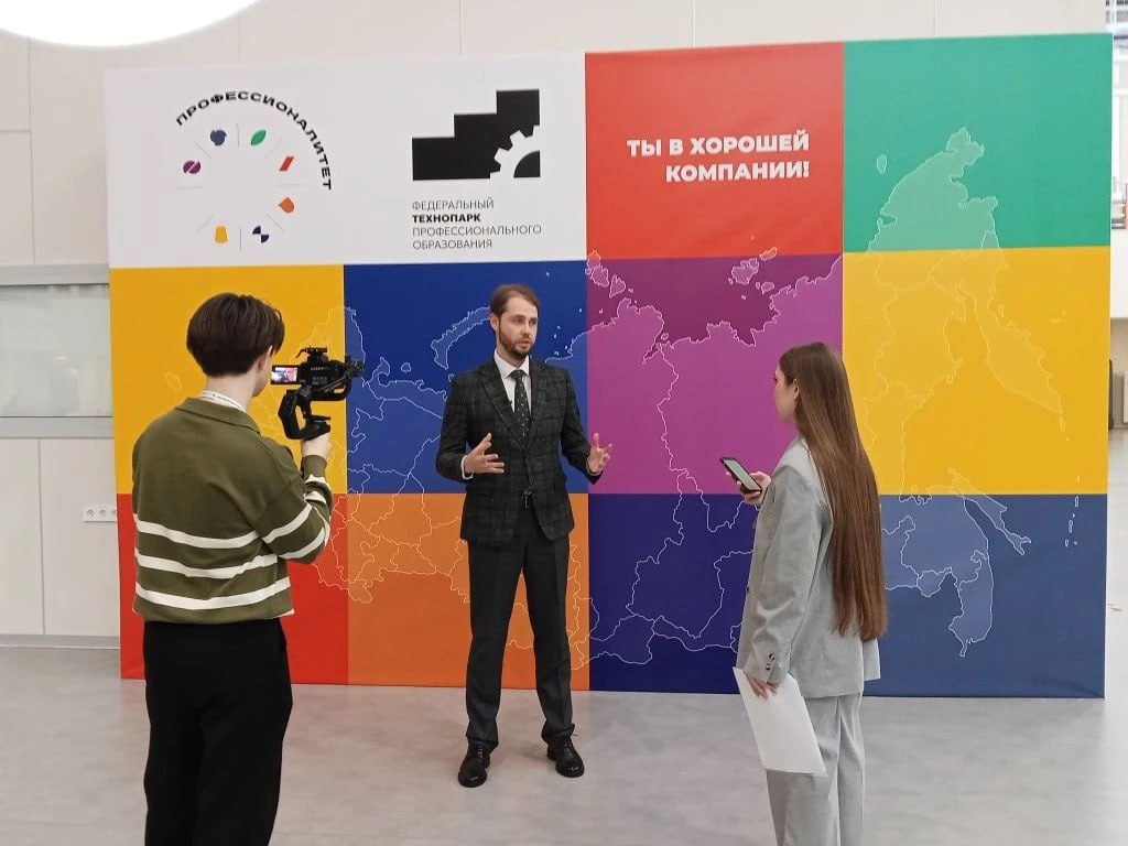 Работа участников защиты программ кластеров &laquo;Профессионалитета&raquo;